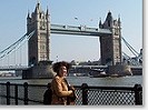 Marie-Luise vor der Tower Bridge