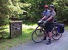 Otto und Alf an der Bedarfshaltestelle auf 605m Höhe