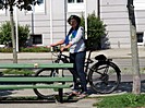 Marie-Luise mit ihrem Fahrrad